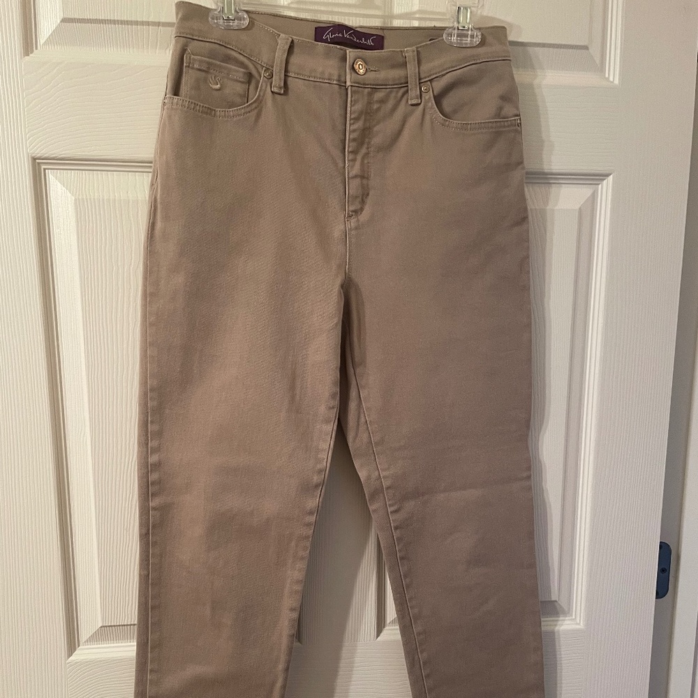 Gloria Vanderbilt Amanda Jeans Beige Size 8 NWOT